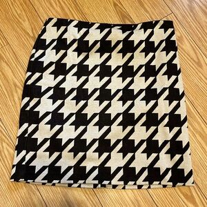 Worthington medium pattern pencil skirt size L.